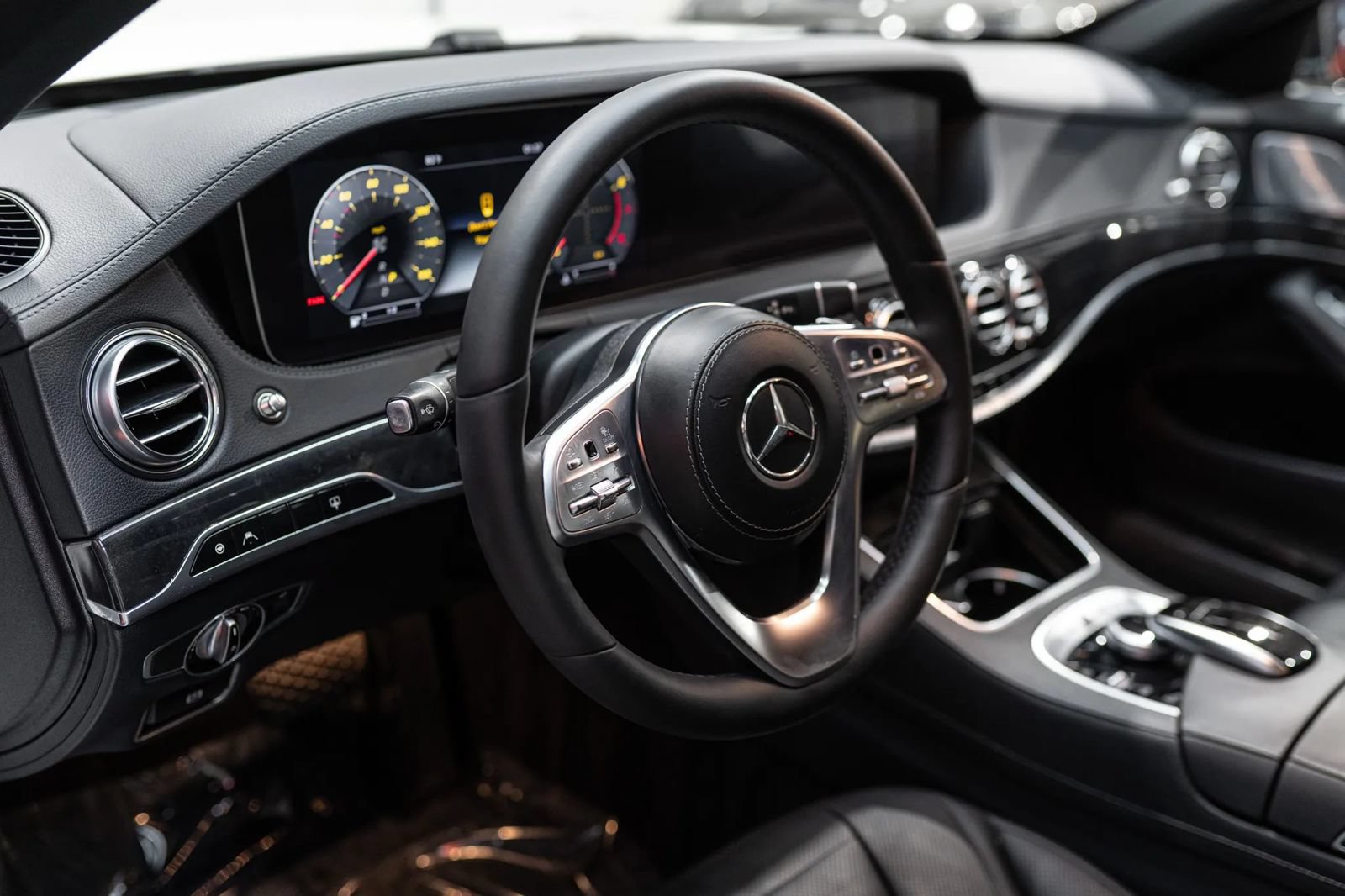 Used 2019 Mercedes-Benz S 560 Sedan image 25