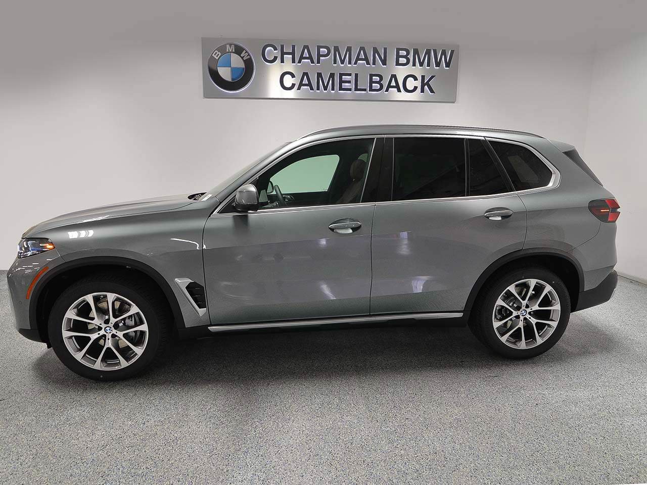 Used 2026 BMW X5 sDrive40i w/ Parking Assistance Package RWD image 3