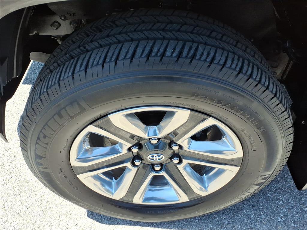 Used 2016 Toyota Tacoma Limited w/ Towing Package image 10