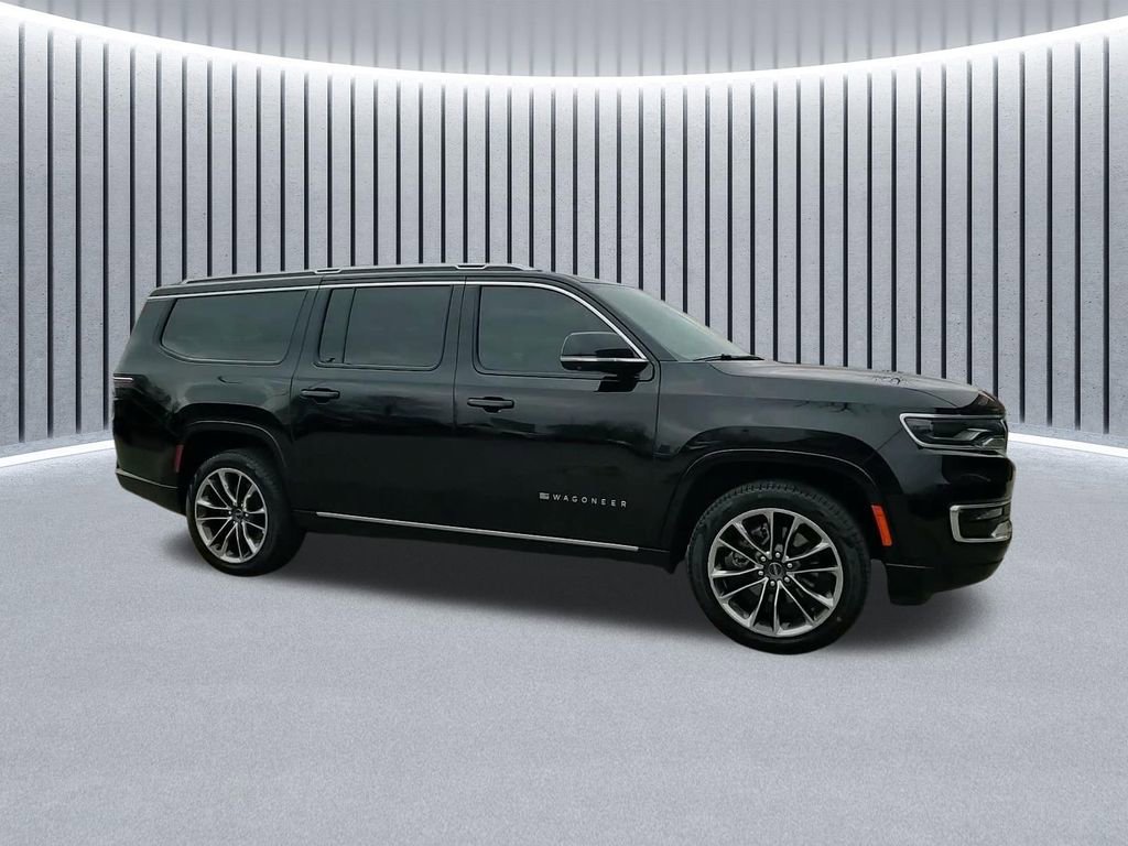 Used 2024 Jeep Wagoneer L Series III w/ Premium Group I image 2