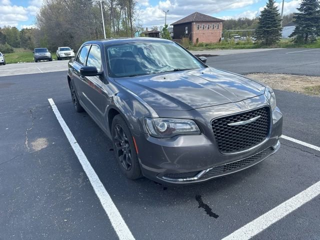 Used 2019 Chrysler 300 Touring w/ Sport Appearance Package AWD/4WD image 1