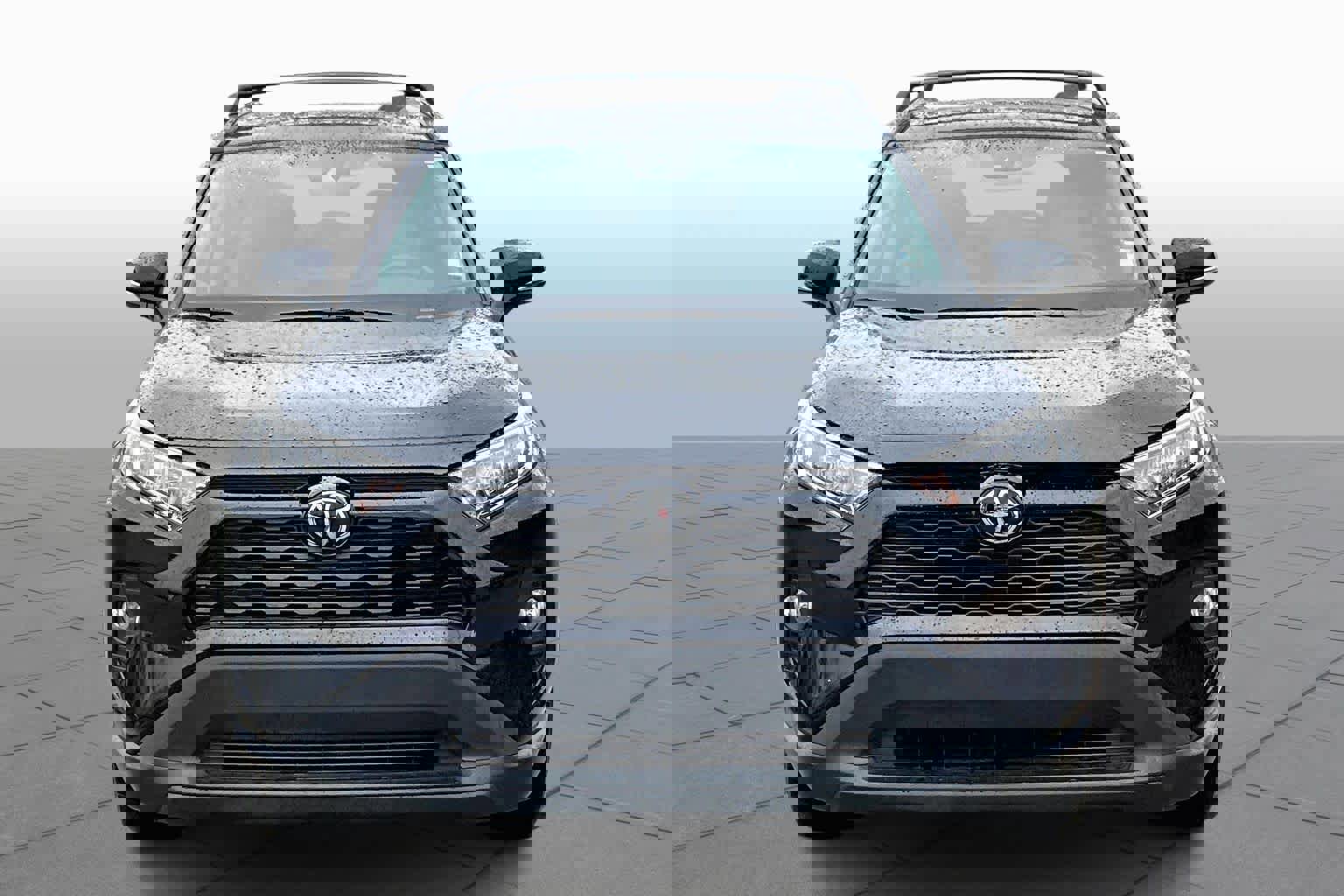 Used 2021 Toyota RAV4 XLE Premium image 4