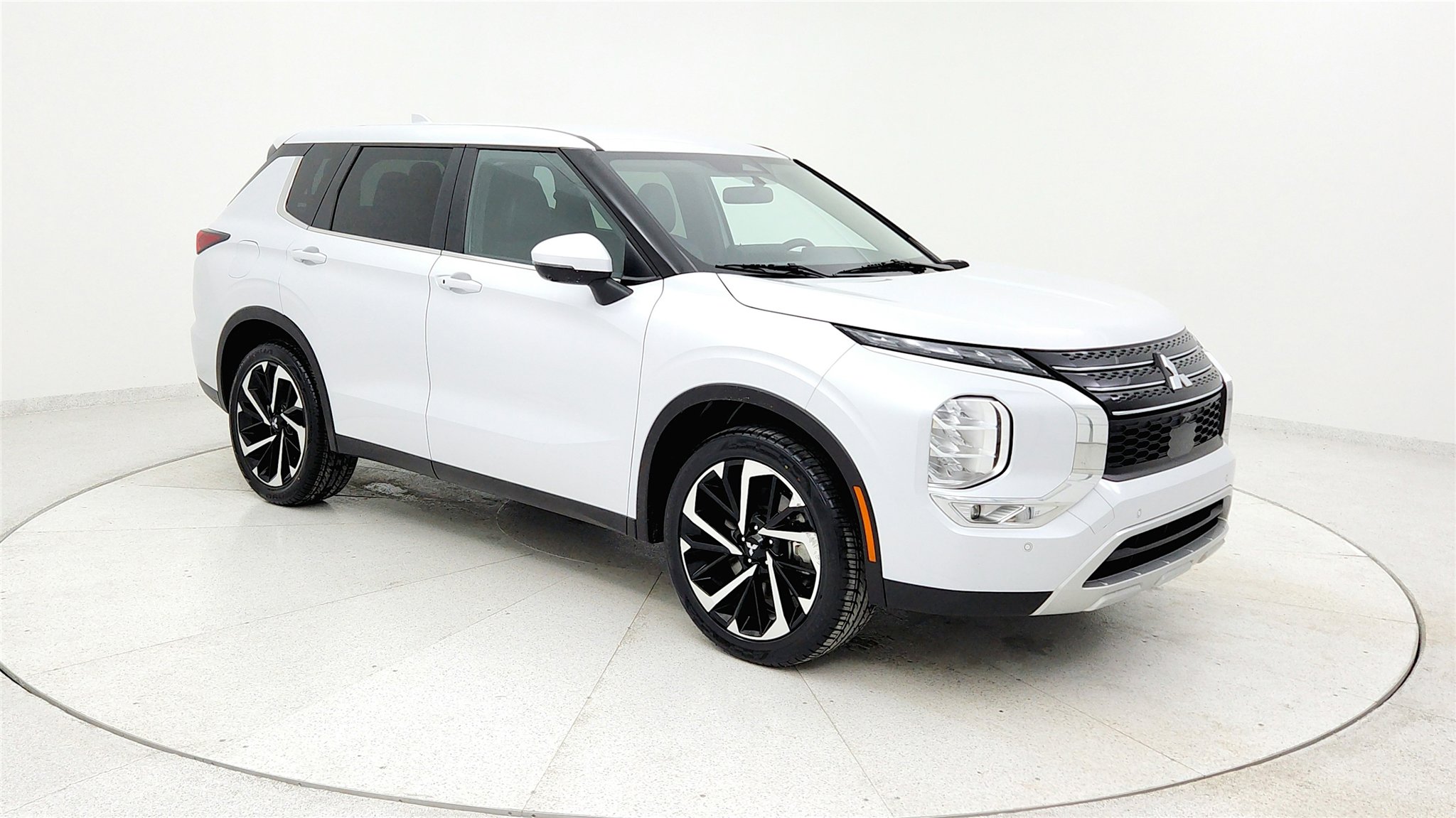 Used 2024 Mitsubishi Outlander FWD image 7