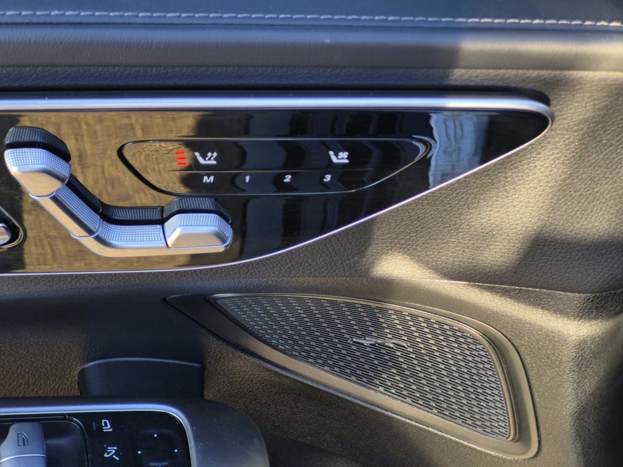 Used 2023 Mercedes-Benz C 300 Sedan image 13