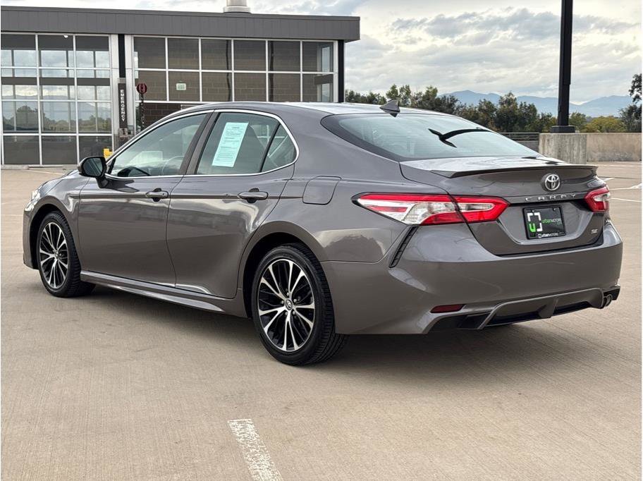 Used 2020 Toyota Camry SE image 6