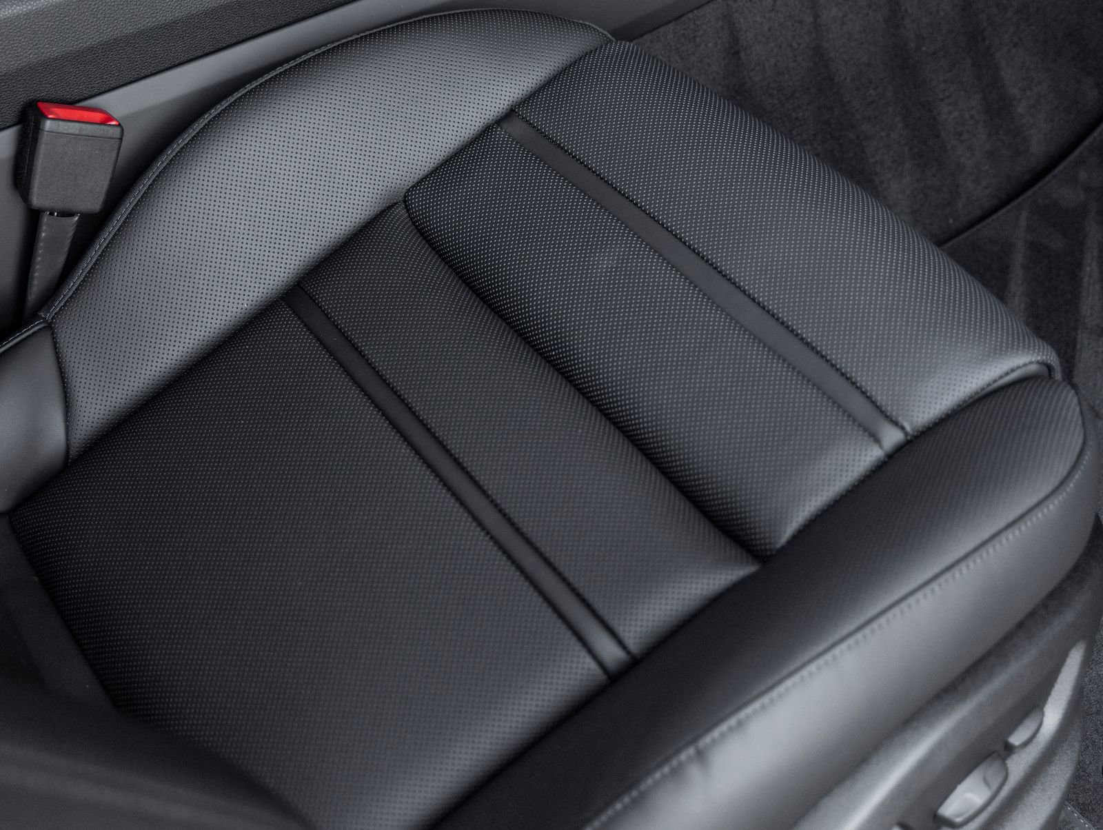 Certified 2026 Porsche Cayenne Coupe image 41