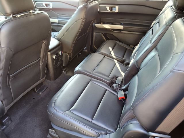 Used 2022 Ford Explorer XLT w/ Equipment Group 202A AWD/4WD image 17