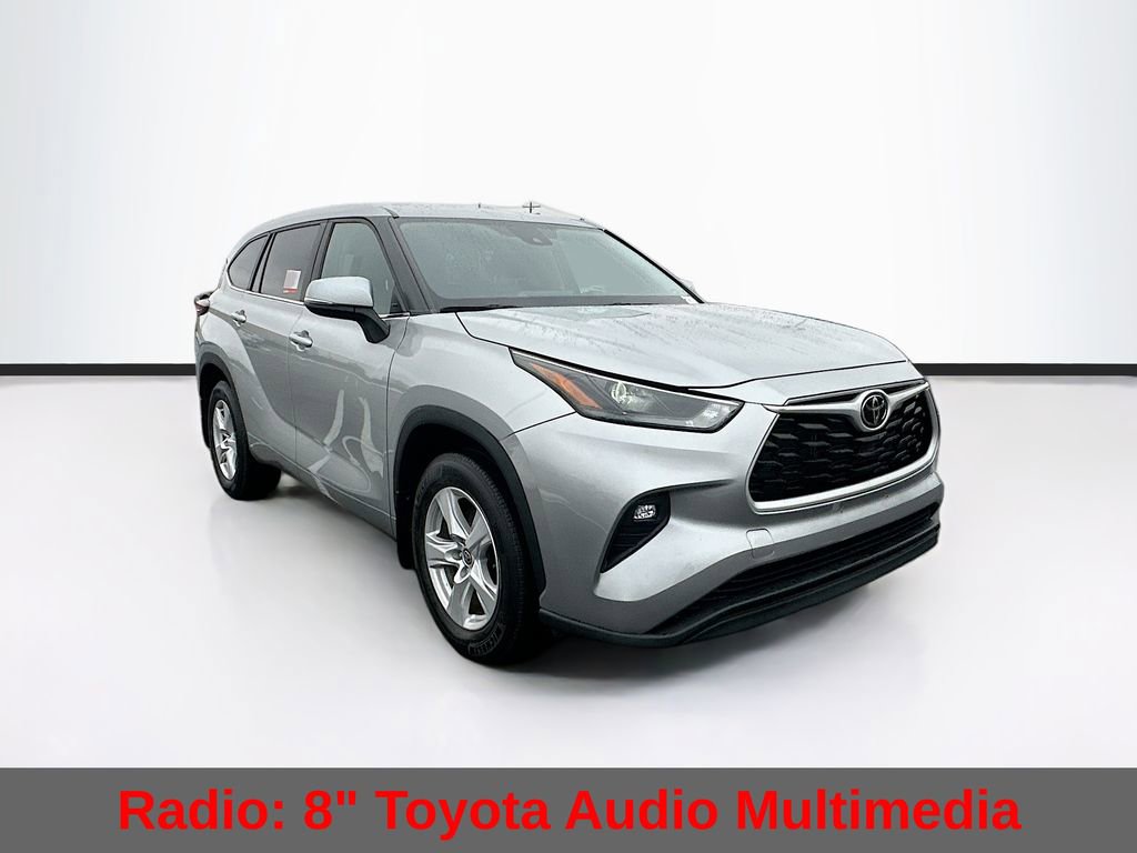 Used 2024 Toyota Highlander LE AWD/4WD image 4