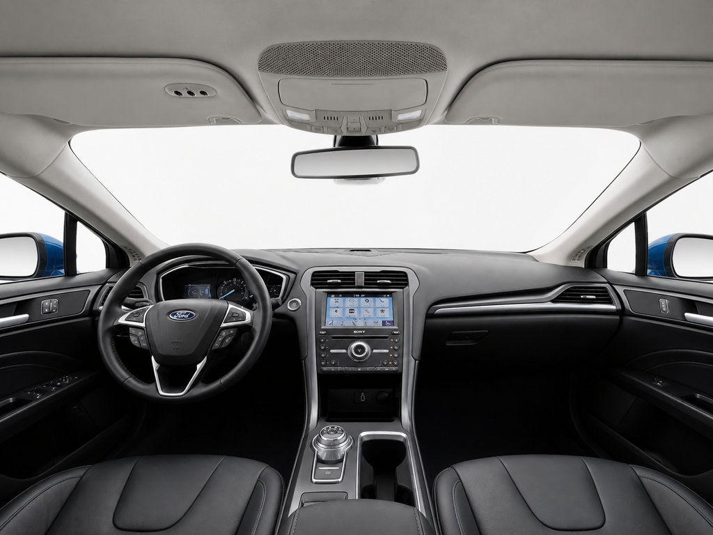 Used 2017 Ford Fusion Energi Titanium FWD image 5