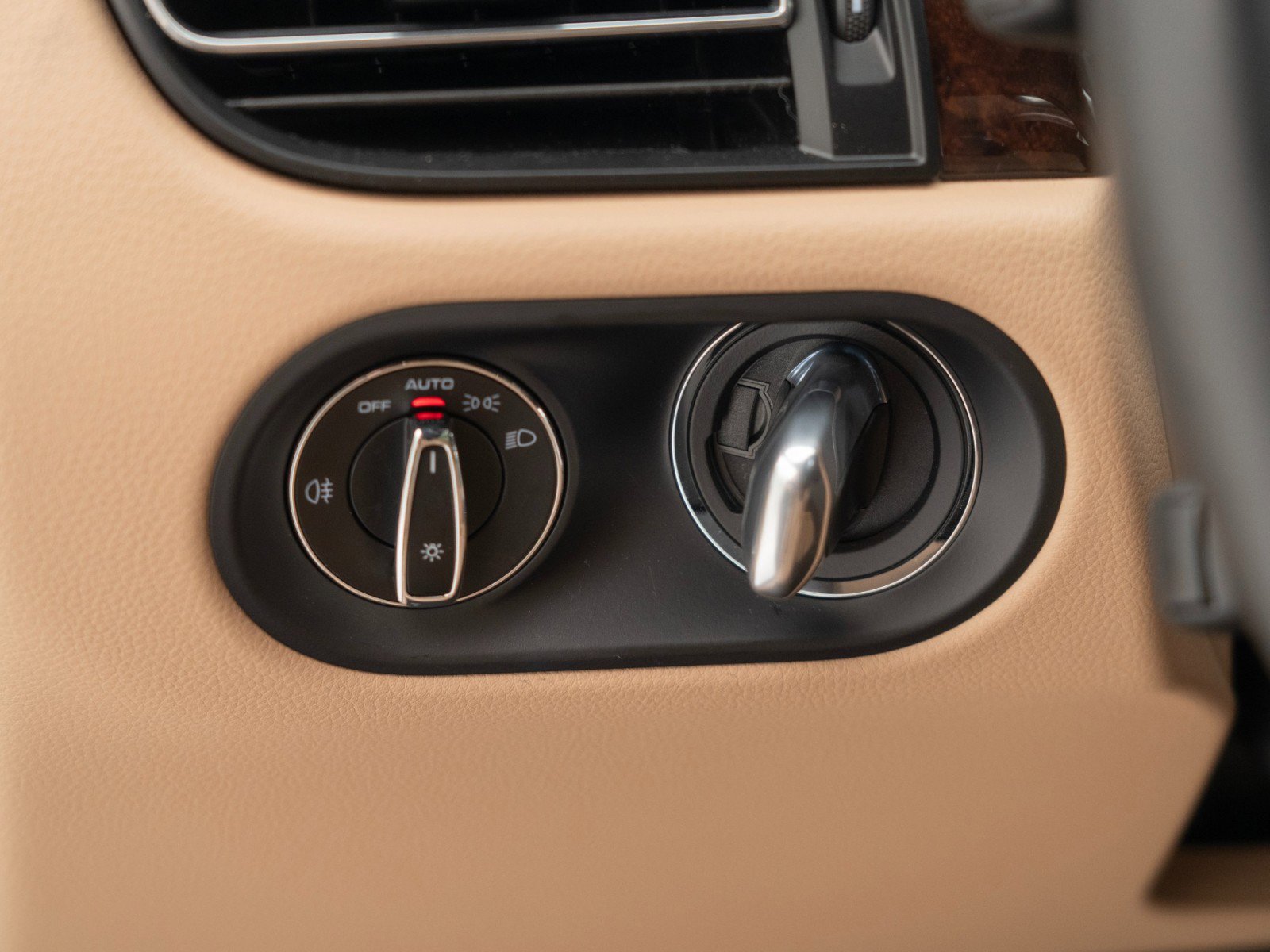 Certified 2025 Porsche Macan image 27