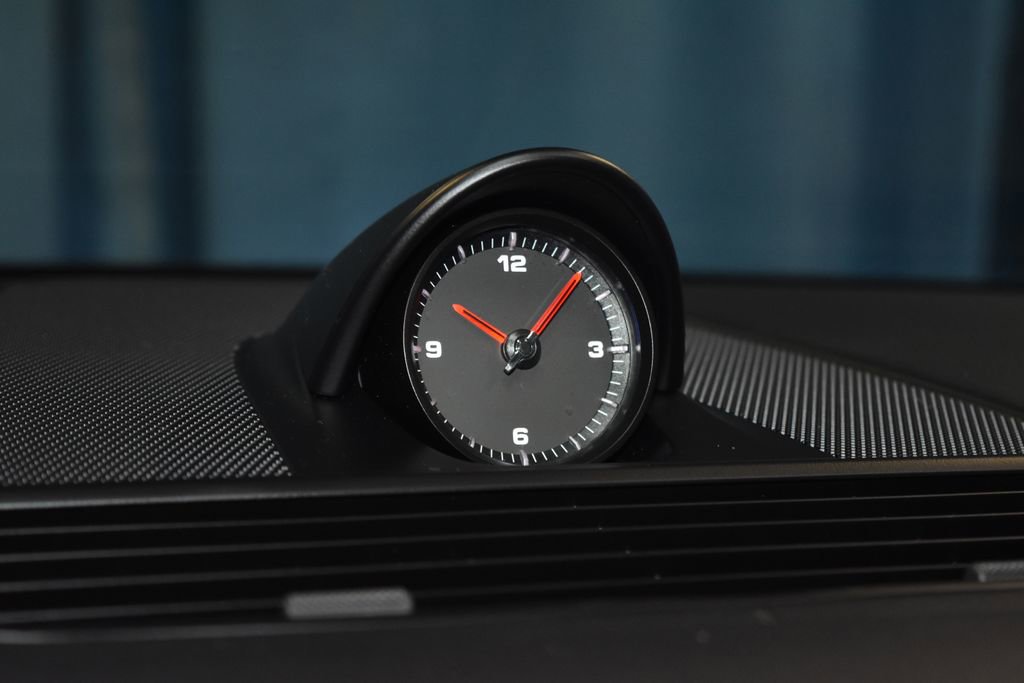 Used 2023 Porsche Panamera 4 Platinum Edition image 13