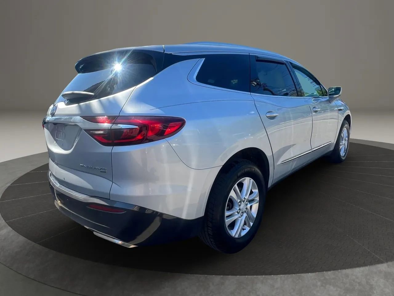 Used 2018 Buick Enclave Essence w/ Trailering Package AWD/4WD image 5