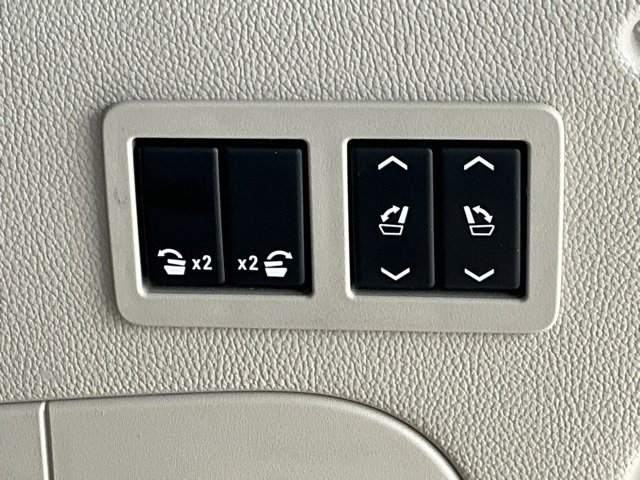 Used 2015 GMC Yukon XL Denali w/ Premium Package image 8