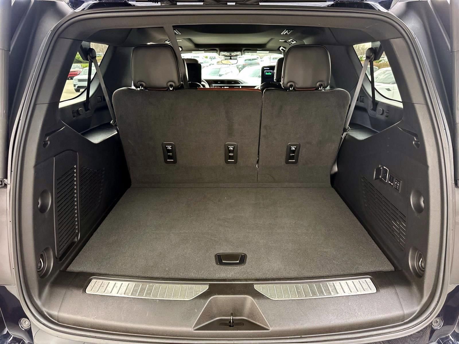 Used 2023 GMC Yukon XL Denali Ultimate image 9