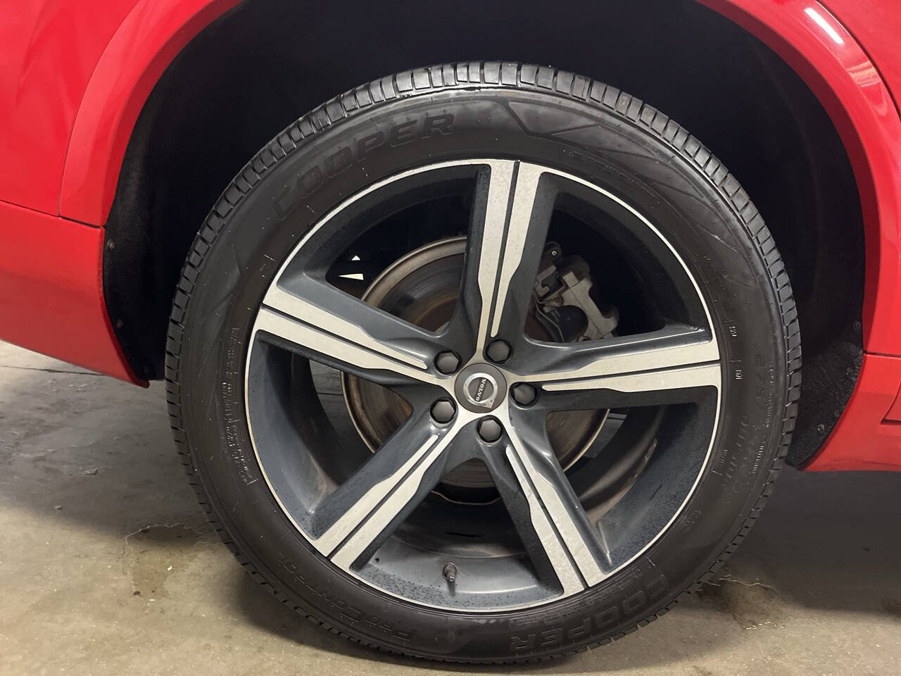 Used 2016 Volvo XC90 T6 R-Design w/ Protection Package Plus AWD/4WD image 7