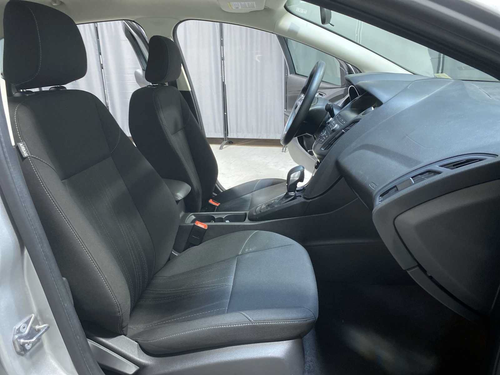 Used 2018 Ford Focus SE FWD image 14