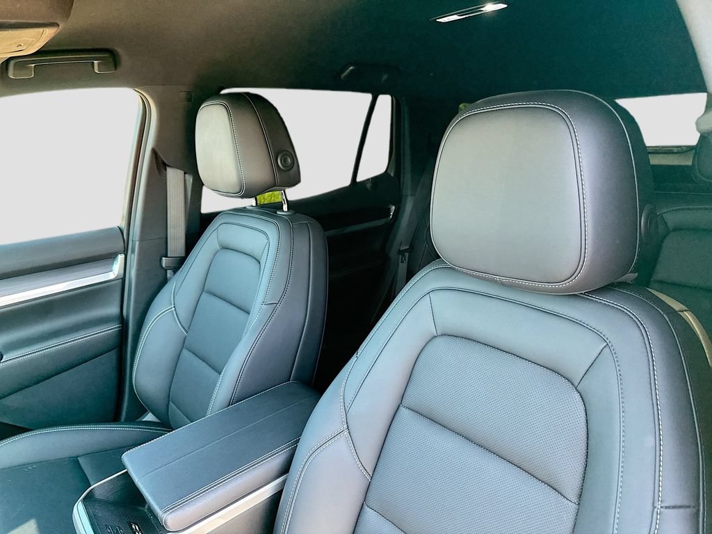 Used 2026 GMC Terrain Elevation w/ Elevation Premium Package FWD image 12