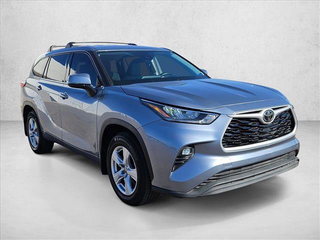 Used 2020 Toyota Highlander LE image 3
