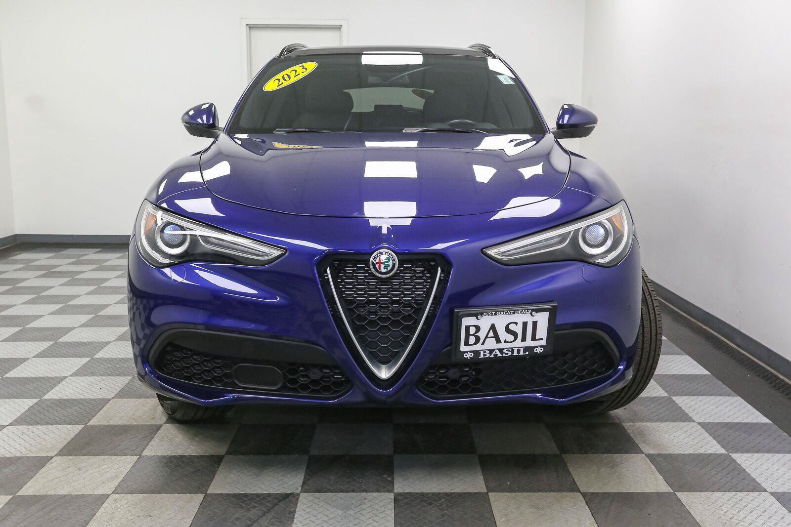 Used 2023 Alfa Romeo Stelvio Ti AWD/4WD image 3