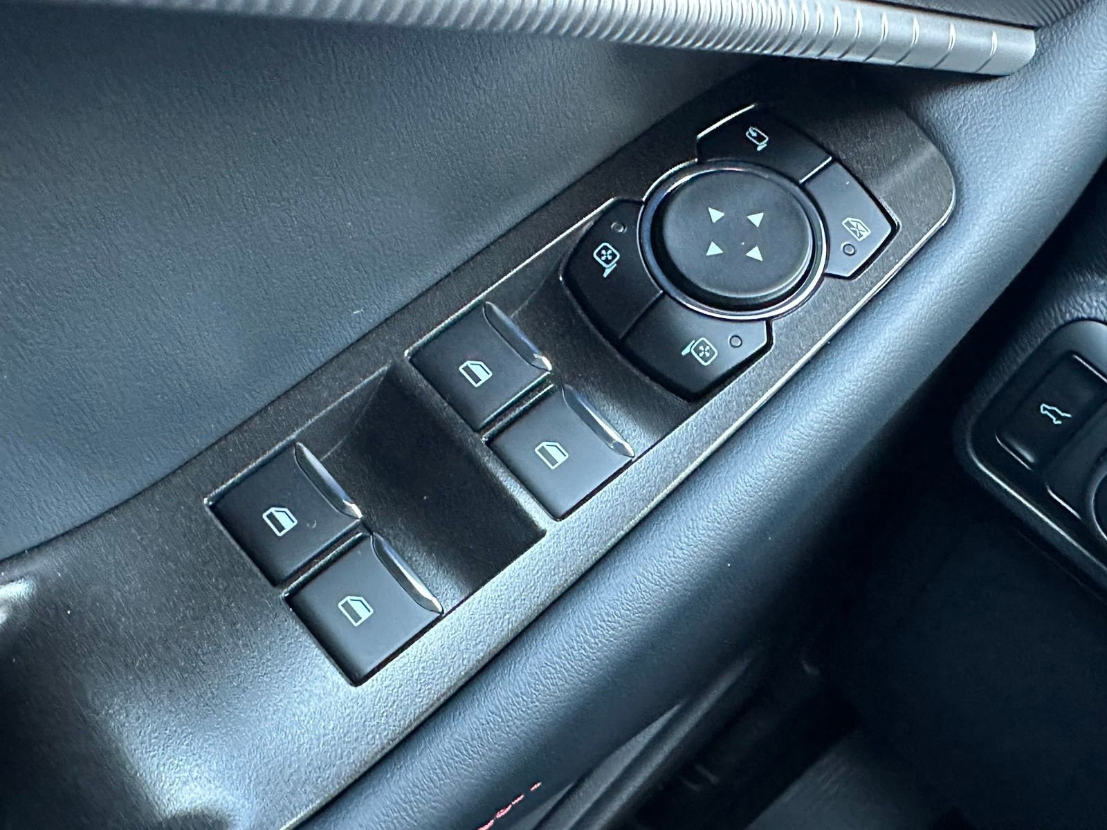 Used 2025 Ford Explorer ST AWD/4WD image 32