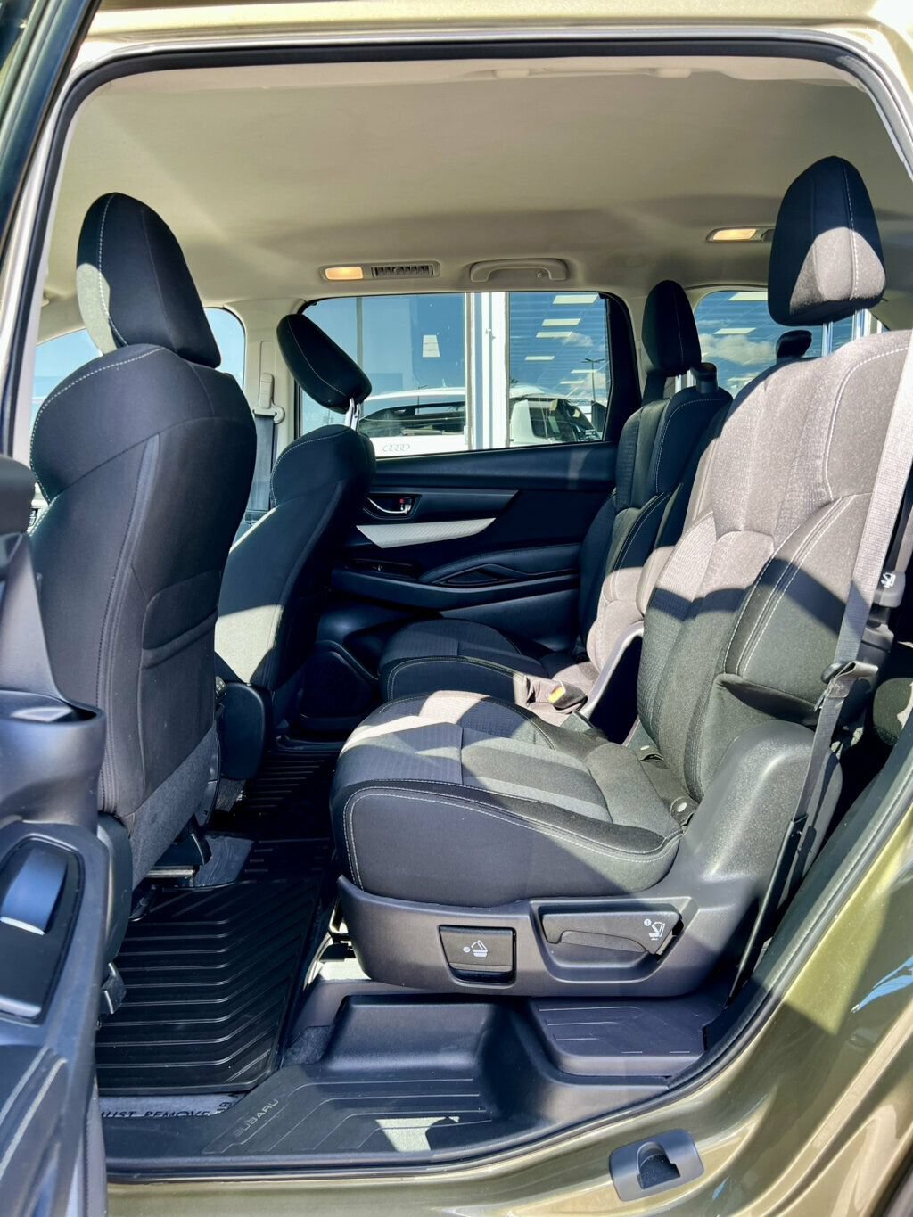 Used 2022 Subaru Ascent Premium w/ Convenience Package AWD/4WD image 17