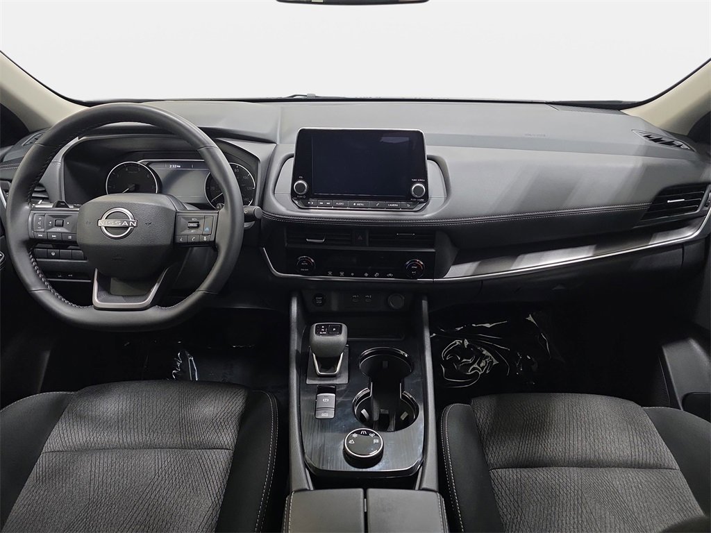 Used 2025 Nissan Rogue SV image 10