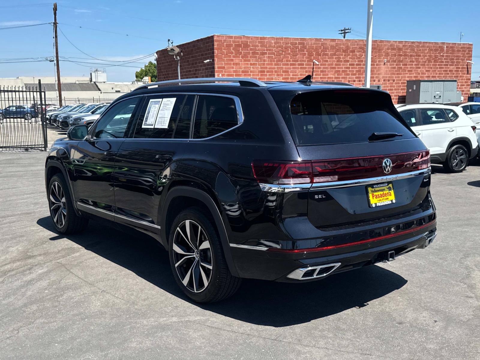 Certified 2025 Volkswagen Atlas SEL Premium R-Line AWD/4WD image 4