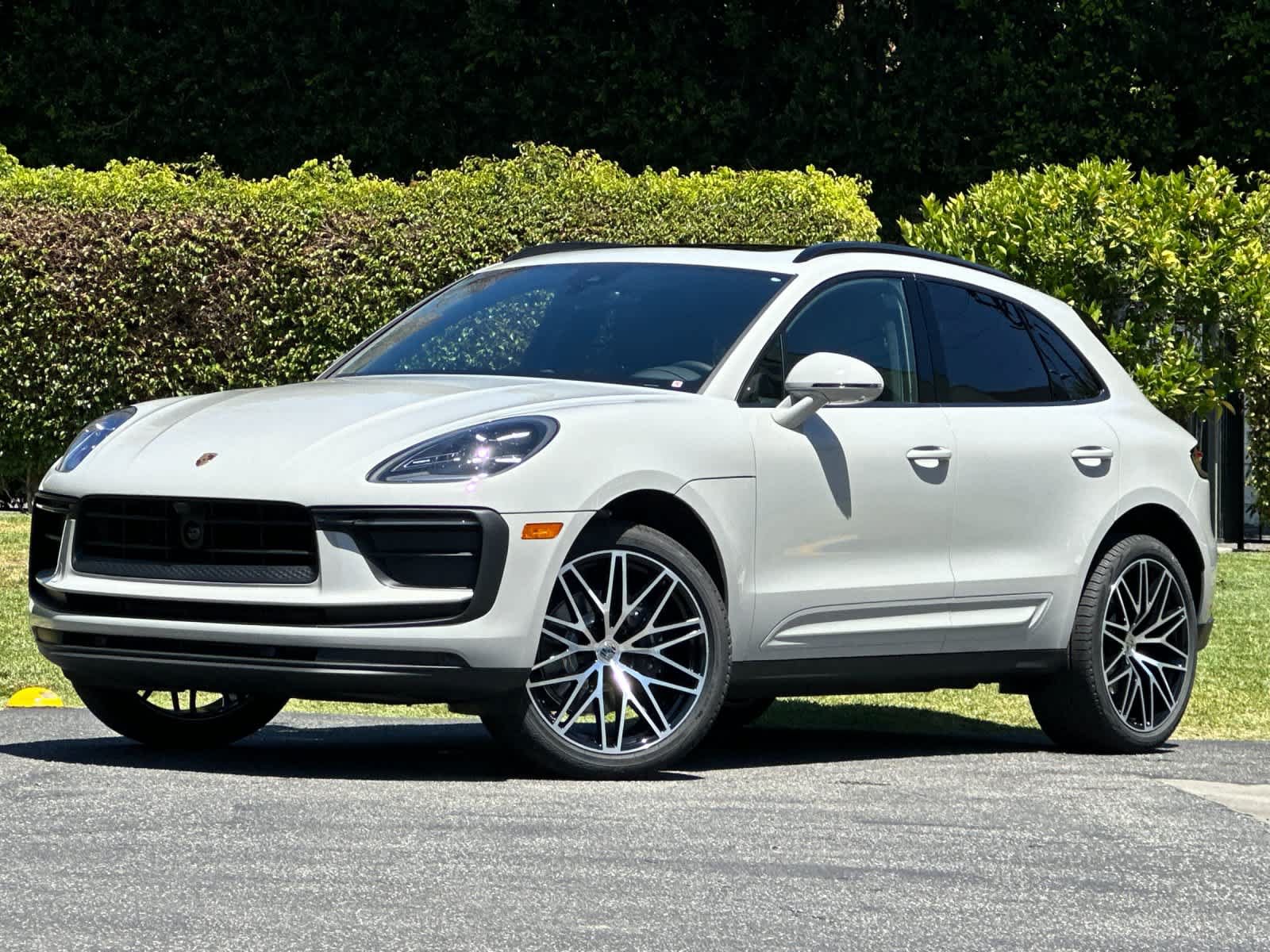 New 2026 Porsche Macan AWD/4WD image 1