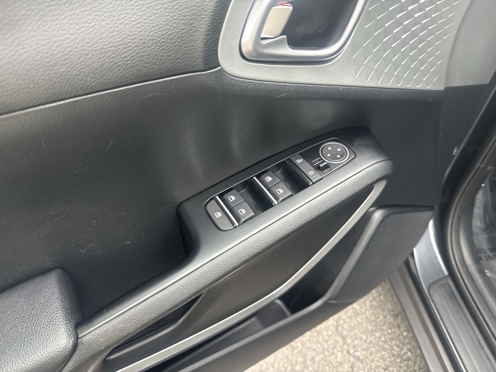 Used 2024 Kia Soul LX w/ Option Group 015 FWD image 15