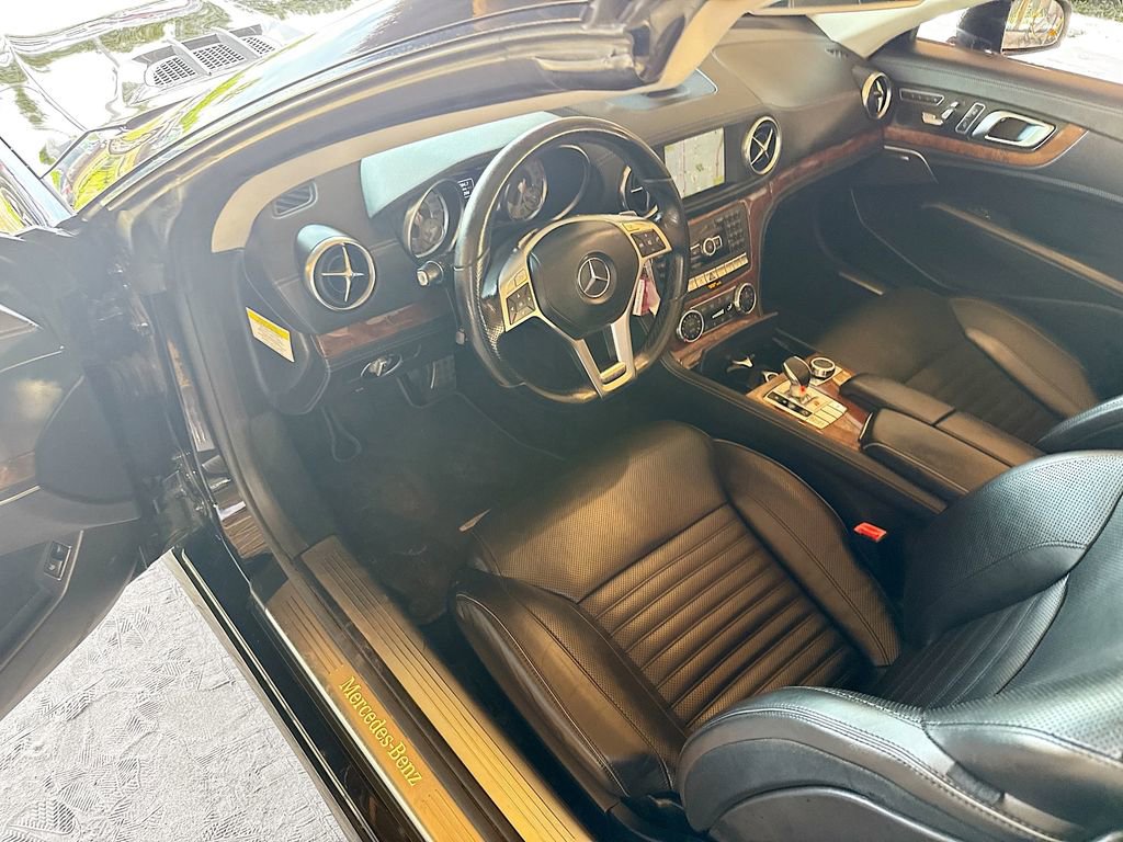 Used 2013 Mercedes-Benz SL 550 w/ Premium Pkg image 24