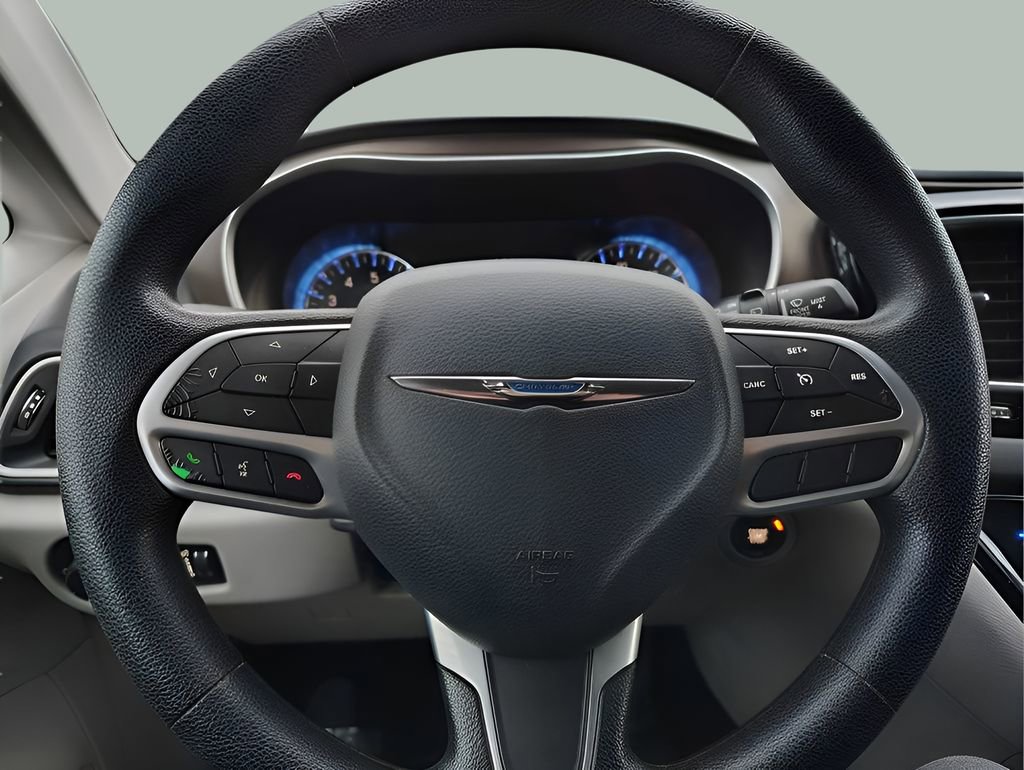 Used 2020 Chrysler Voyager LX FWD image 14