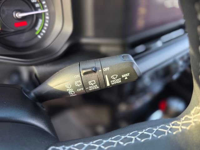 Used 2025 Jeep Wrangler Unlimited Sahara image 32