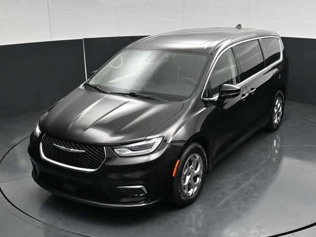 Certified 2024 Chrysler Pacifica Limited FWD image 55