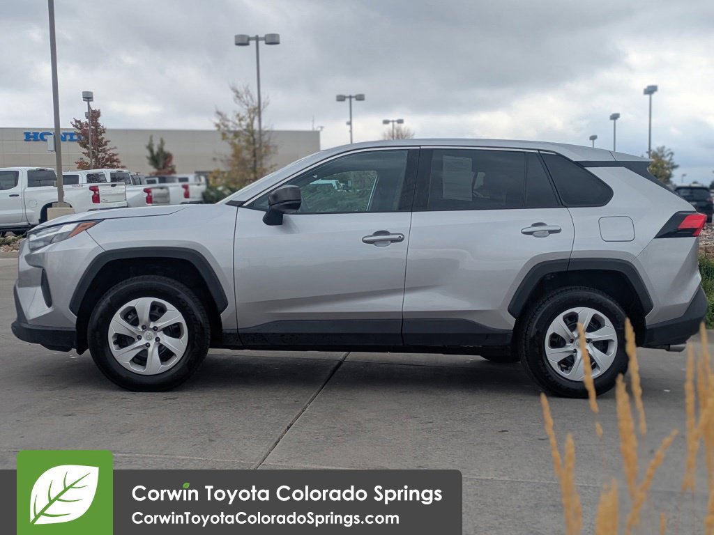 Used 2024 Toyota RAV4 LE AWD/4WD image 4