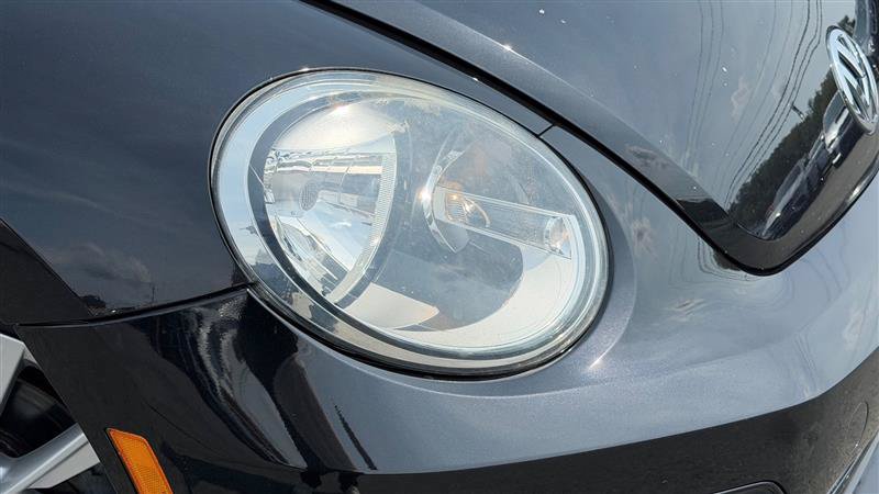 Used 2018 Volkswagen Beetle 2.0T FWD image 11