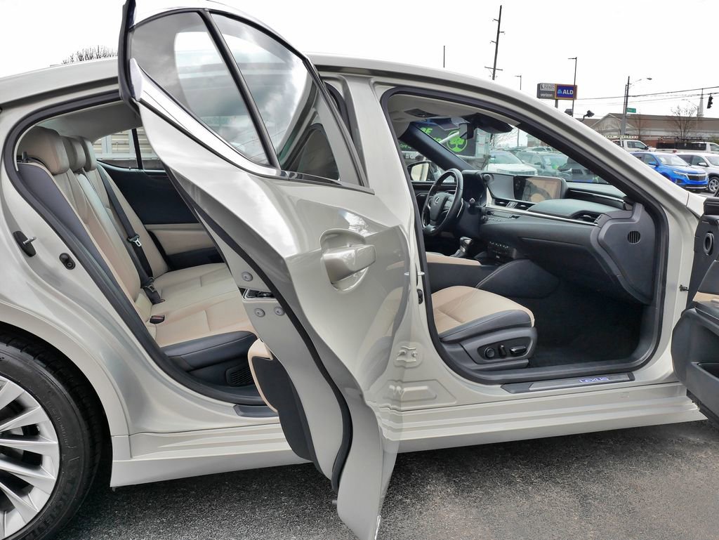 Used 2019 Lexus ES 300h w/ Accessory Package 2 image 10