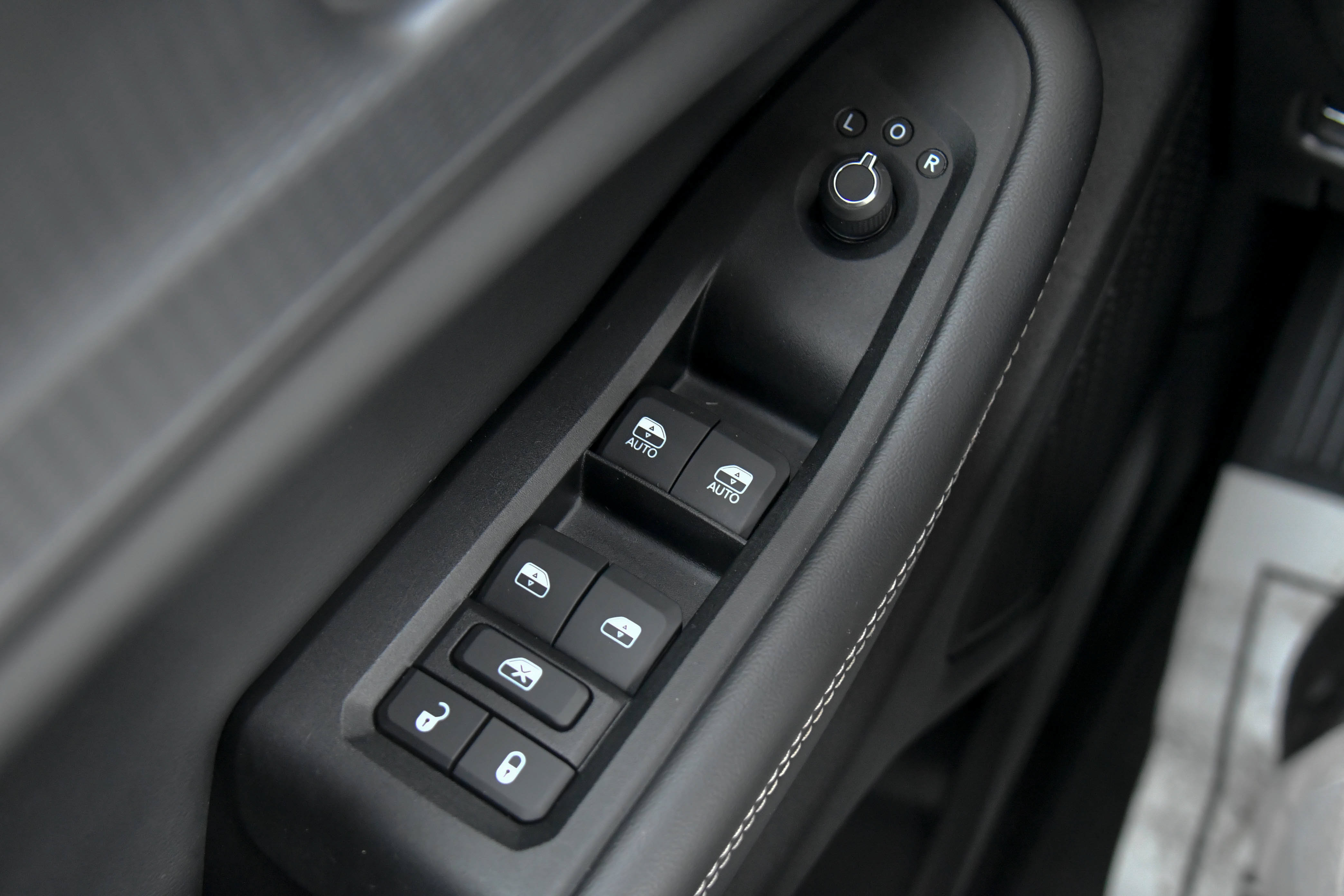 Used 2024 Jeep Grand Cherokee L Laredo AWD/4WD image 37