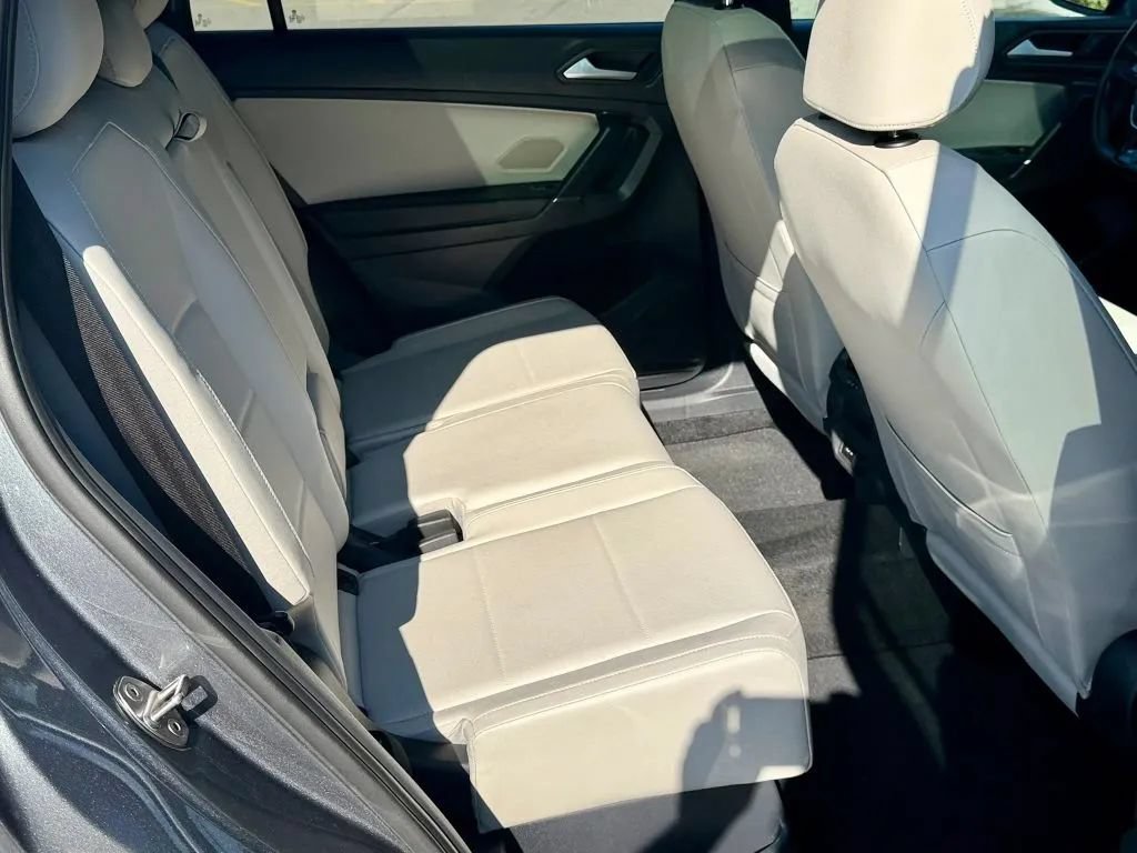 Used 2020 Volkswagen Tiguan SEL AWD/4WD image 16