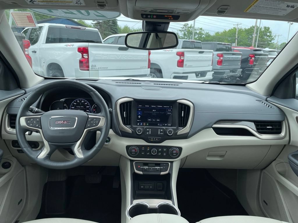 Used 2024 GMC Terrain Denali w/ Denali Premium Package AWD/4WD image 11