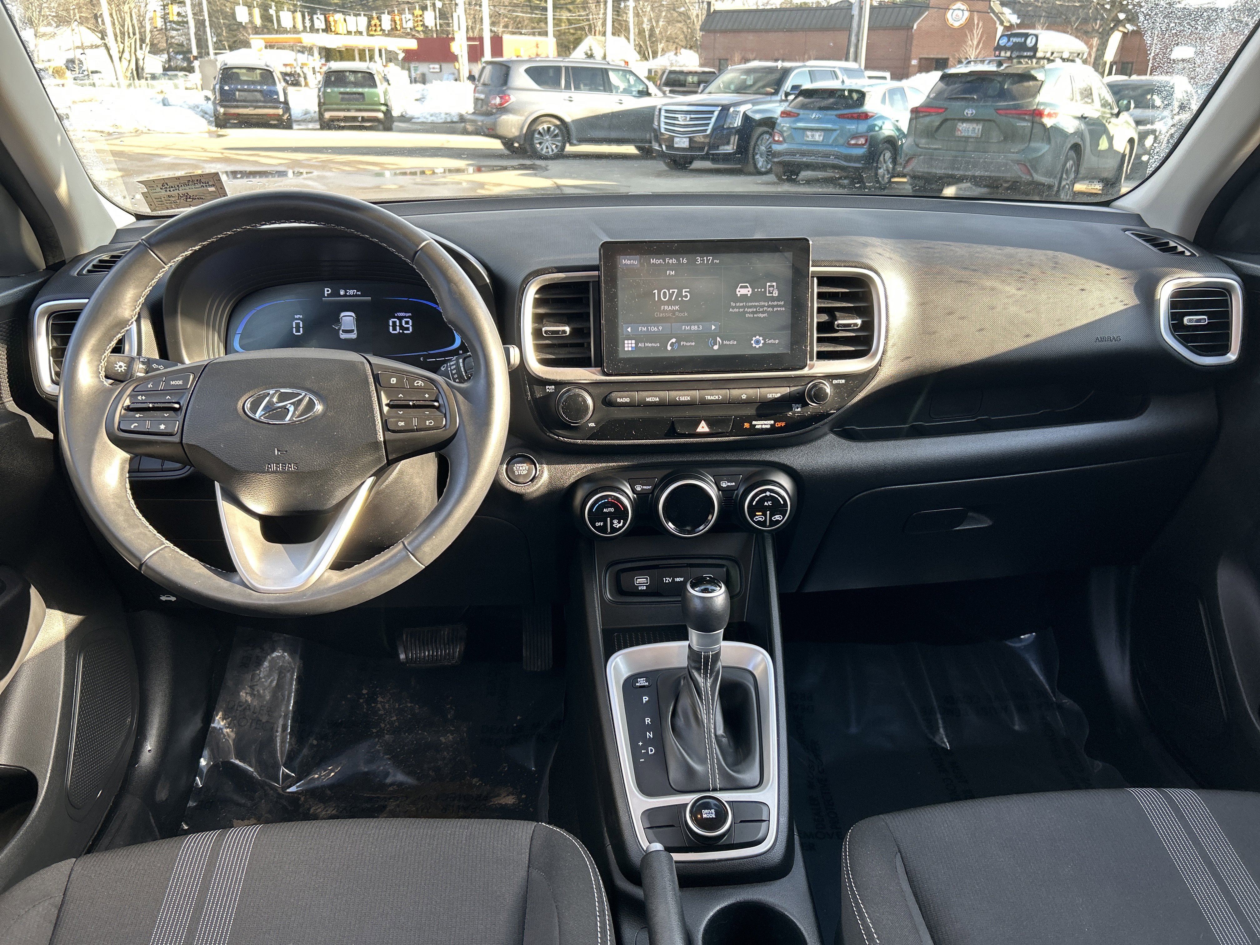 Certified 2024 Hyundai Venue SEL image 18