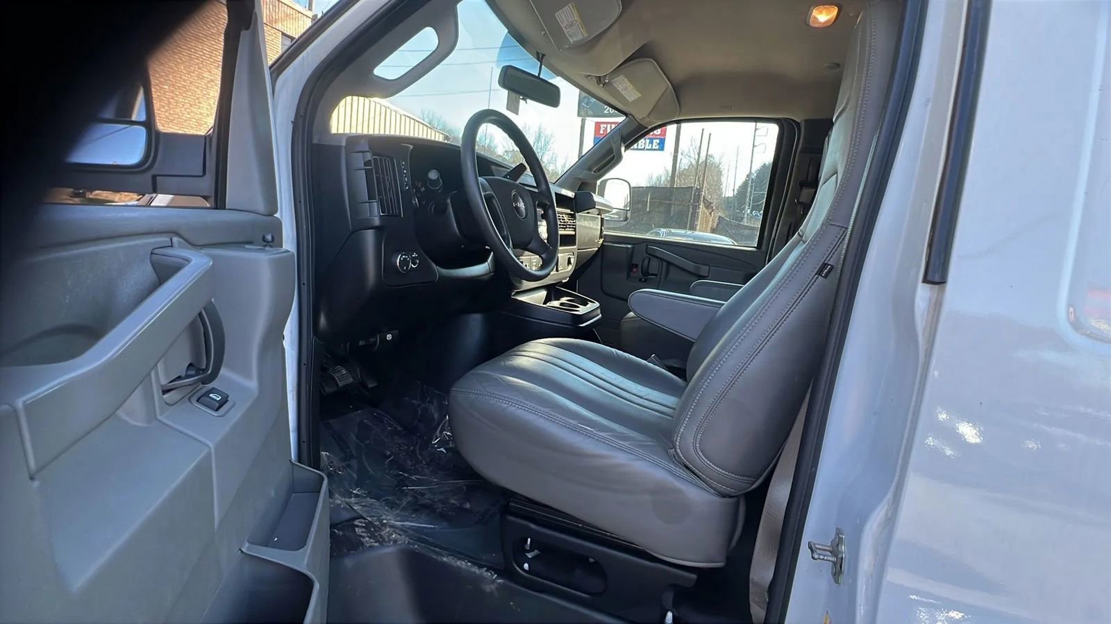 Used 2023 GMC Savana 2500 Extended image 15