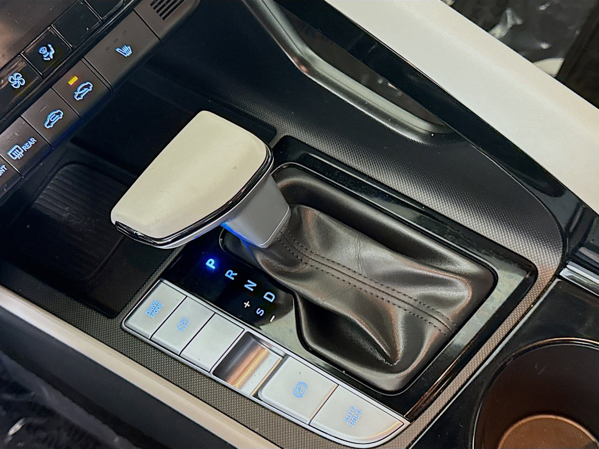 Used 2025 Hyundai Elantra Limited image 20