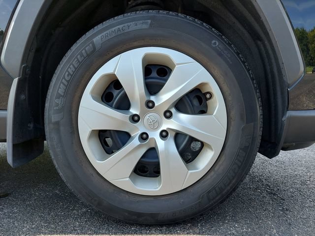 Certified 2022 Toyota RAV4 LE AWD/4WD image 14