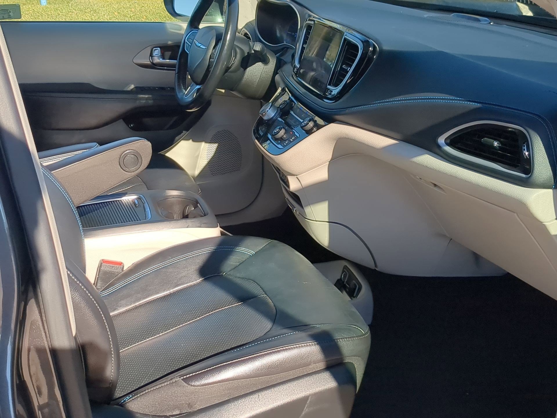 Used 2021 Chrysler Pacifica Touring-L image 31