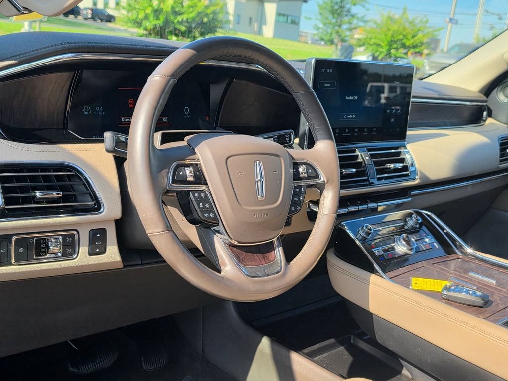 Used 2022 Lincoln Navigator Reserve AWD/4WD image 12