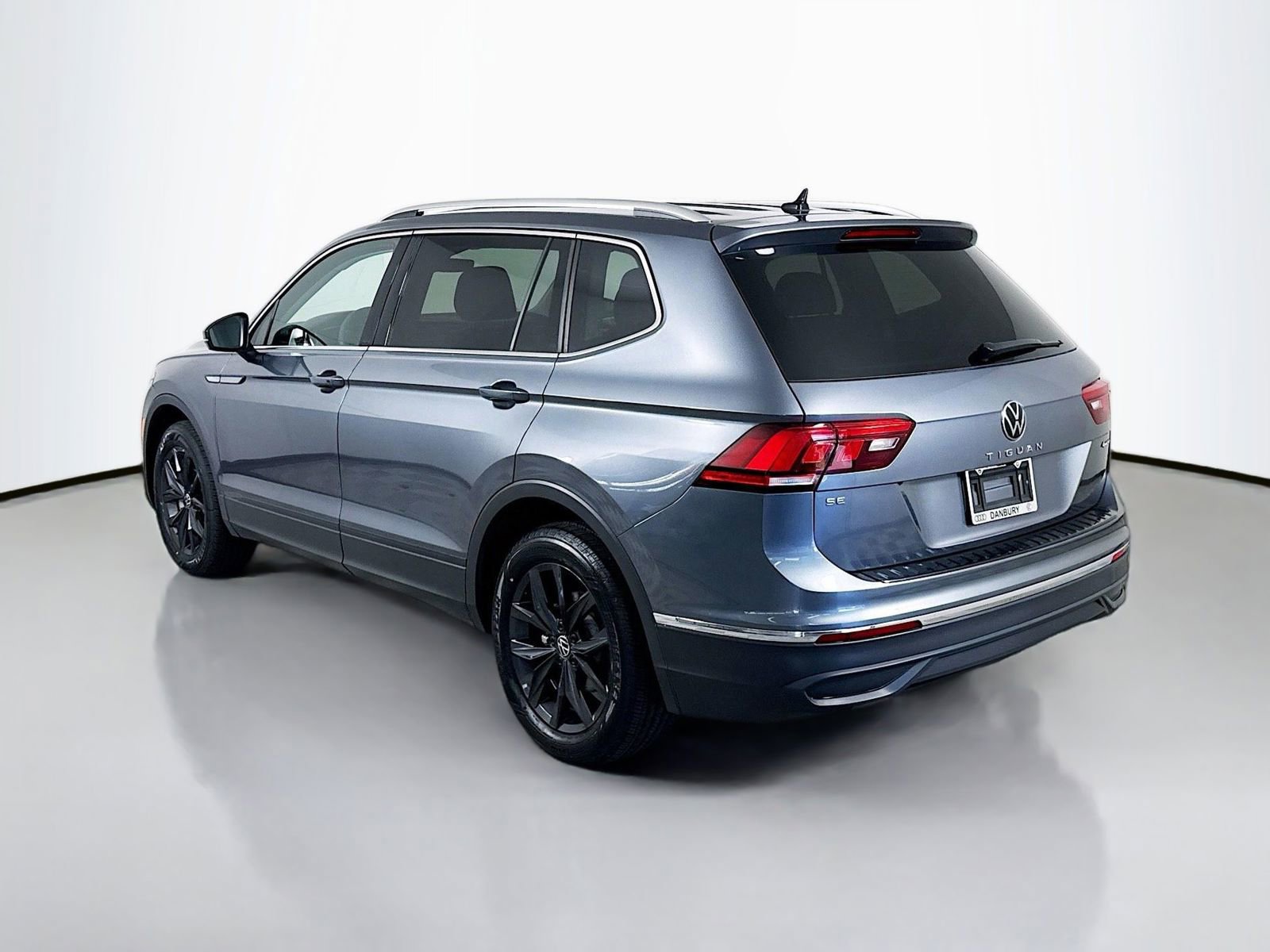 Certified 2024 Volkswagen Tiguan SE AWD/4WD image 3