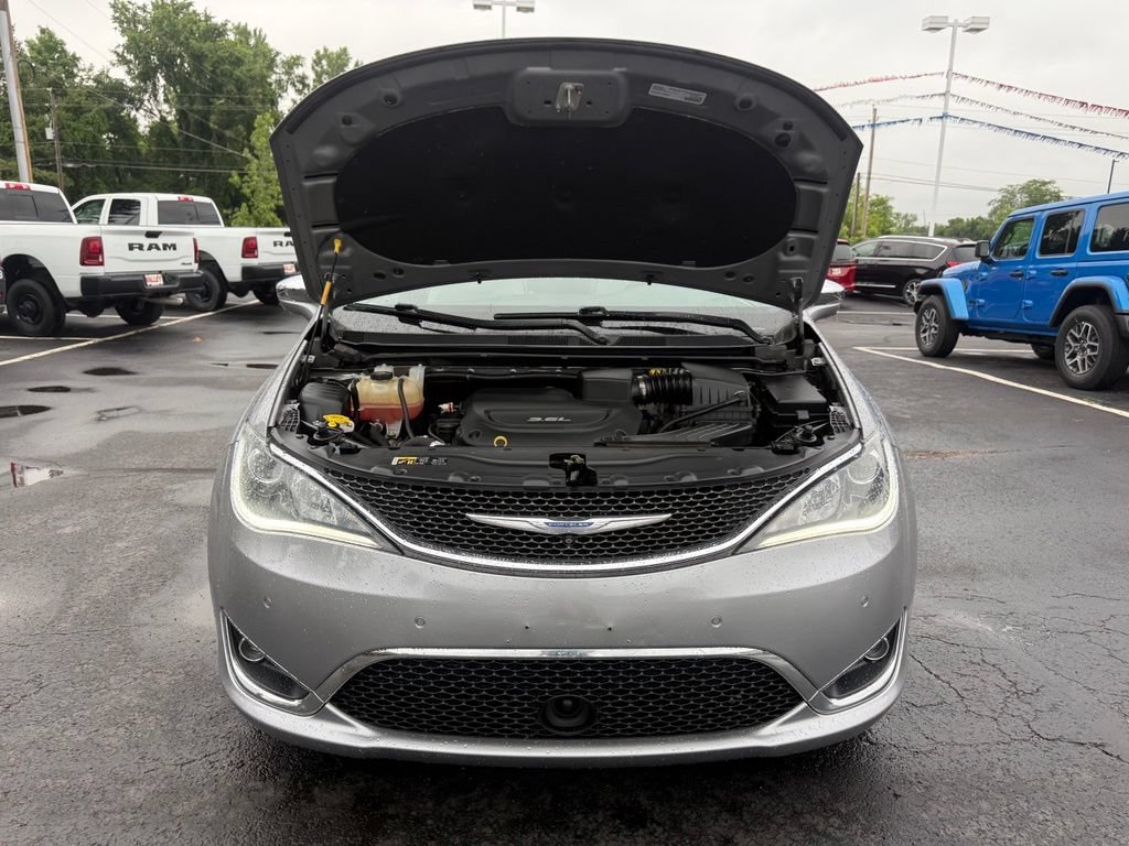 Used 2017 Chrysler Pacifica Limited w/ Advanced Safetytec Group FWD image 74