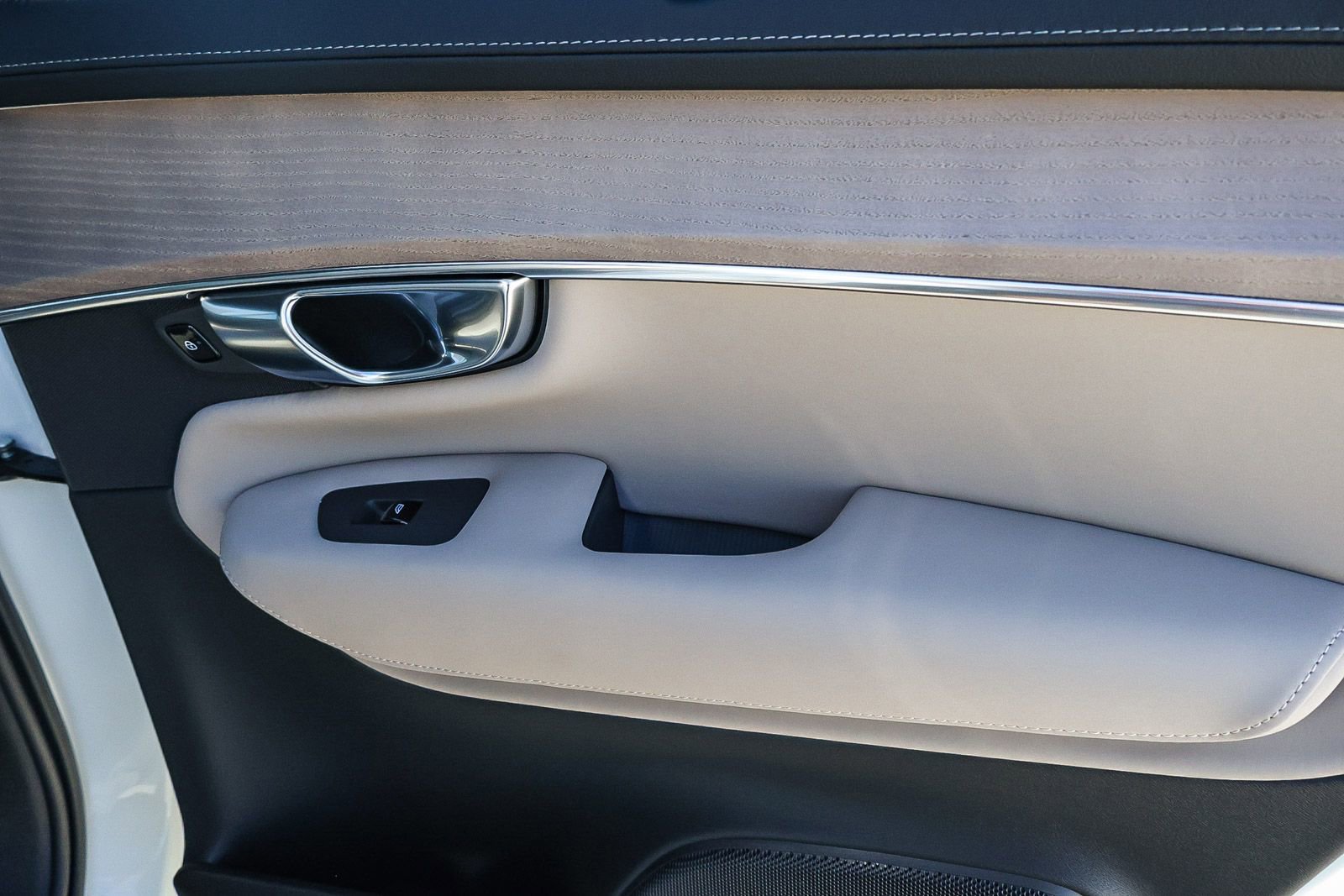 New 2026 Volvo XC90 B6 Ultra w/ Protection Package image 21