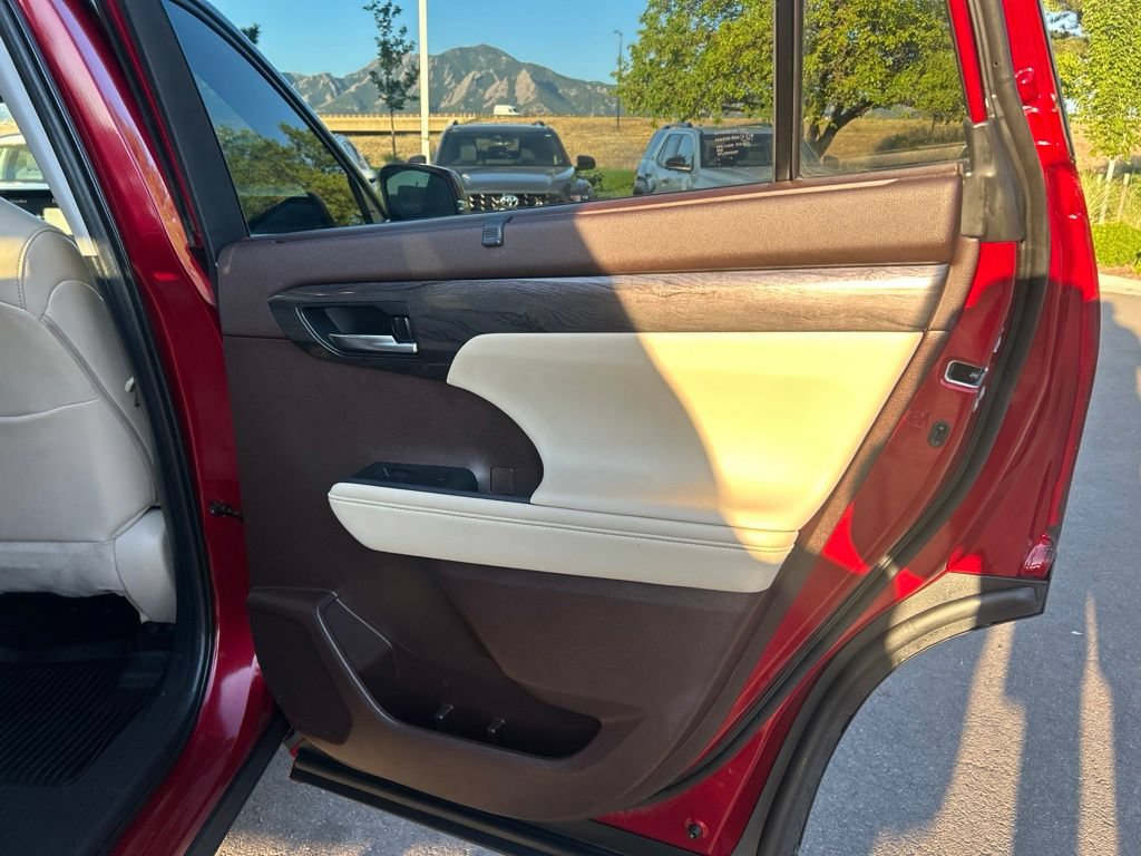 Used 2020 Toyota Highlander Limited AWD/4WD image 13