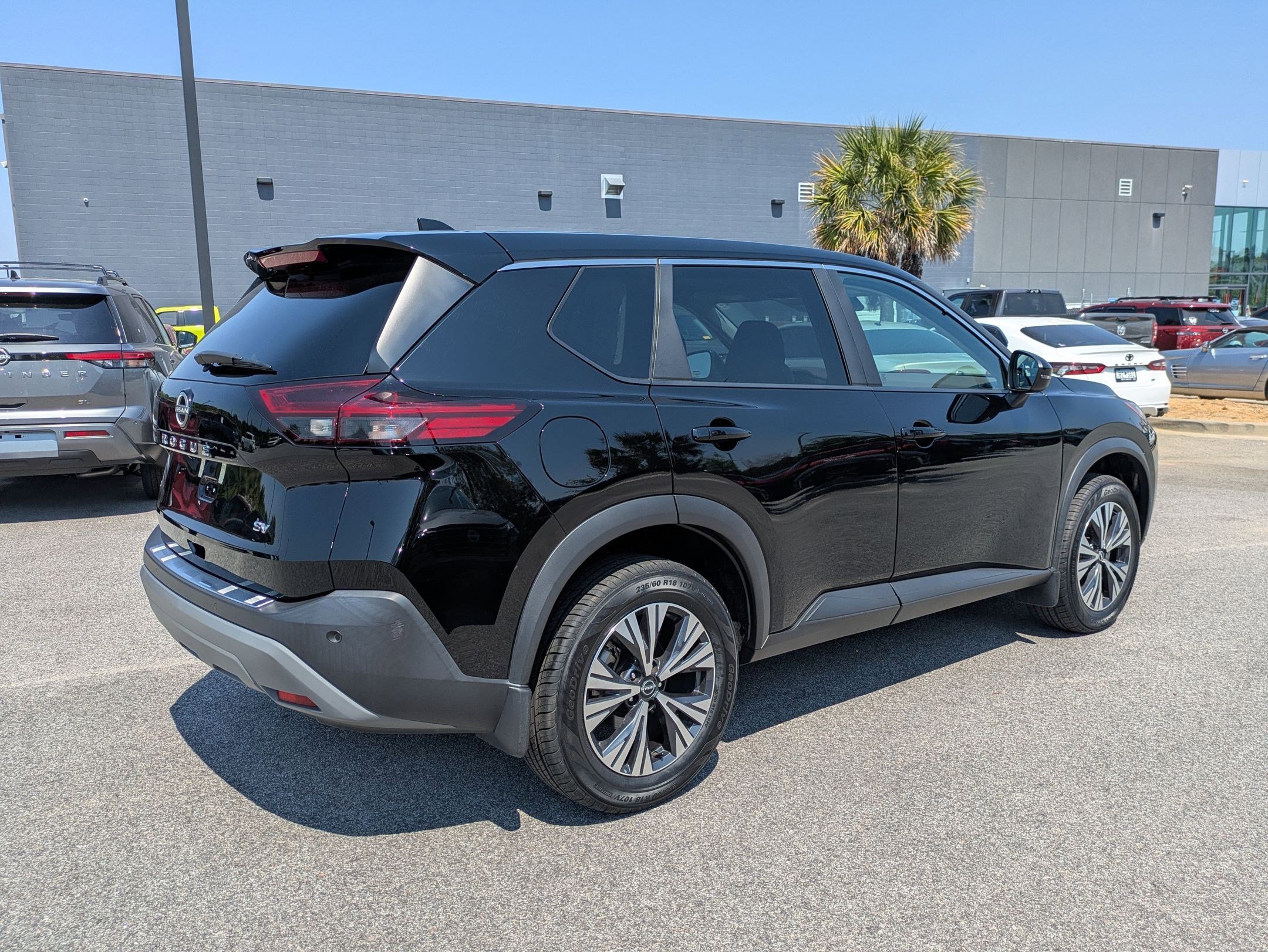 Certified 2023 Nissan Rogue SV FWD image 4
